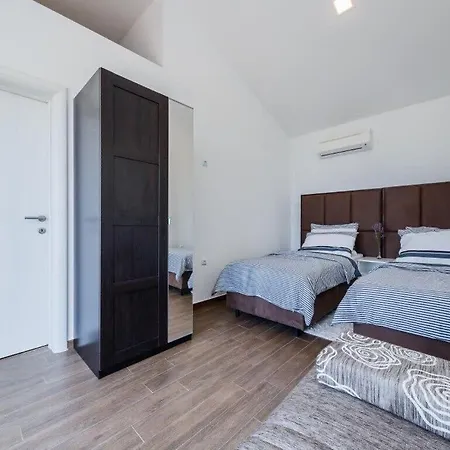 Luxurious With Panoramic Sea Views