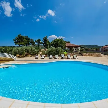 Villa Luxurious With Panoramic Sea Views
