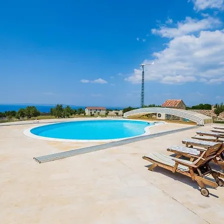 Luxurious With Panoramic Sea Views