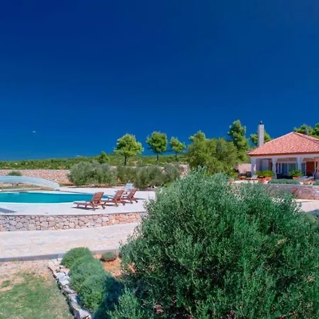 Luxurious With Panoramic Sea Views