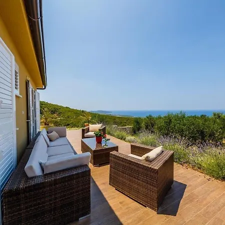 Luxurious With Panoramic Sea Views