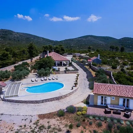 Luxurious With Panoramic Sea Views *