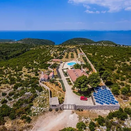 Luxurious With Panoramic Sea Views *