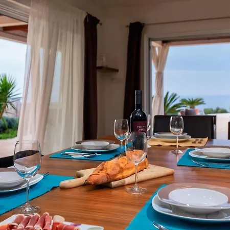 Luxurious With Panoramic Sea Views